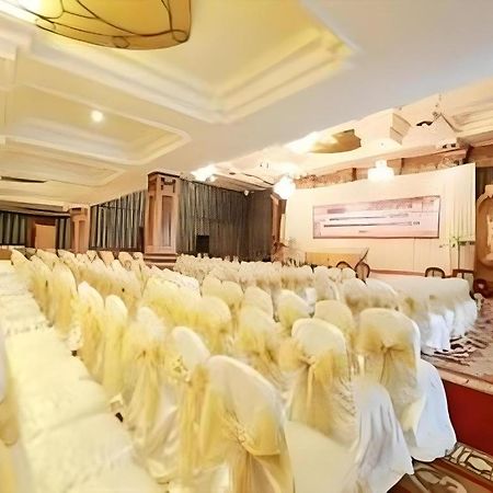 โรงแรมกาจาห์มาดากราฮา มะลัง ภายนอก รูปภาพ