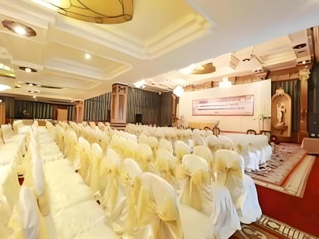 โรงแรมกาจาห์มาดากราฮา มะลัง ภายนอก รูปภาพ