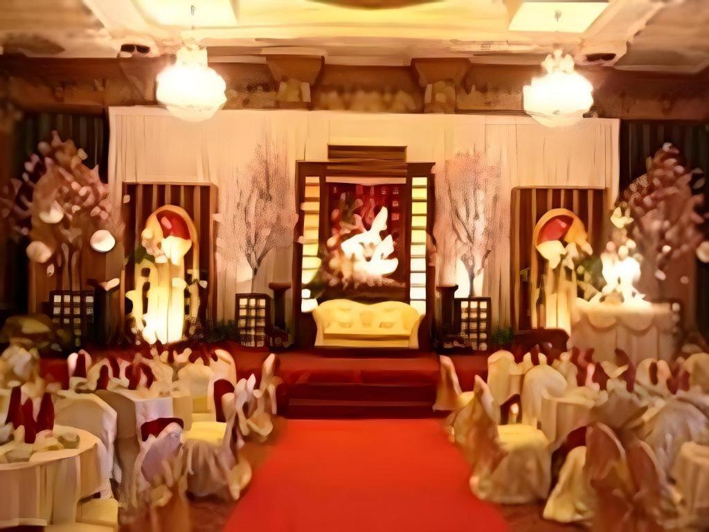 โรงแรมกาจาห์มาดากราฮา มะลัง ภายนอก รูปภาพ