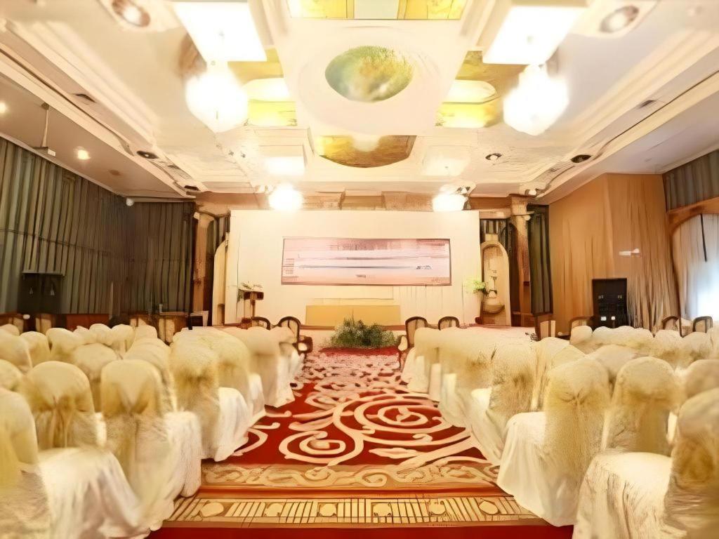 โรงแรมกาจาห์มาดากราฮา มะลัง ภายนอก รูปภาพ