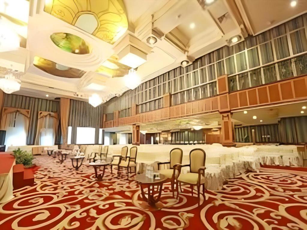 โรงแรมกาจาห์มาดากราฮา มะลัง ภายนอก รูปภาพ